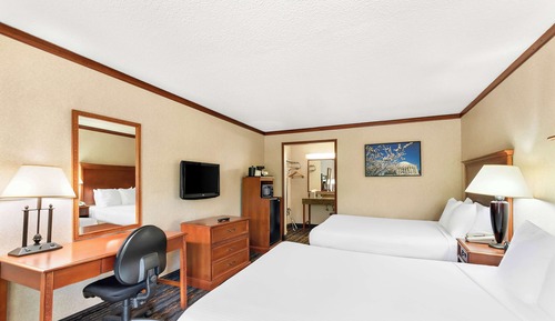 Standard Room, 2 Queen Beds, Refrigerator & Microwave, Poolside (Refrigerator & Microwave)