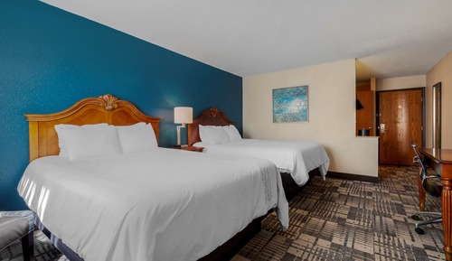 Standard Room, 2 Queen Beds, Non Smoking, Pool View (2nd Floor)
