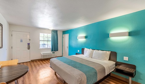 Deluxe Room, 1 King Bed, Accessible, Non Smoking