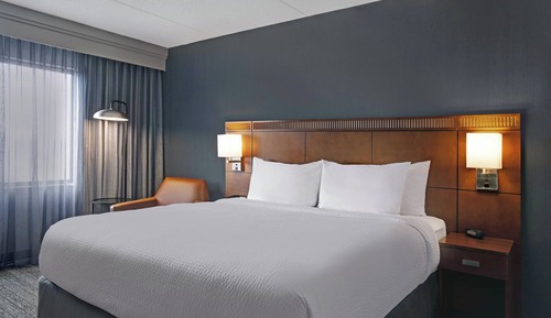 Room, 1 King Bed (Mobility/Hearing Accessible, Tub)