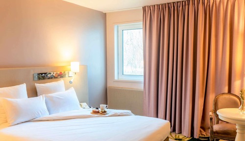 Superior Room, 1 Queen Bed (Forest View)