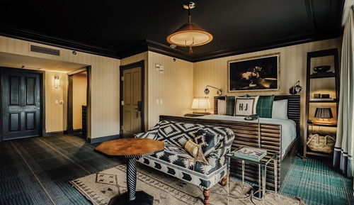 Deluxe Room, 1 King Bed, Hearing Accessible (Mobility/Hearing with Roll-In Shower)
