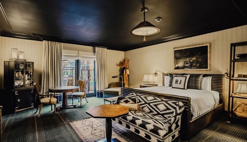 Junior Suite, Poolside