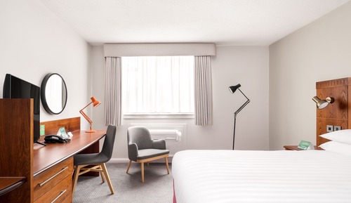 Standard Room, 1 Queen Bed