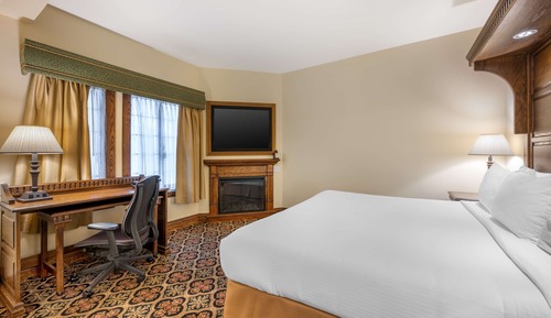 Standard Room, 1 King Bed, Non Smoking, Refrigerator