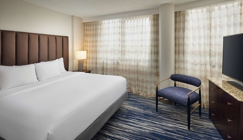 Suite, 1 King Bed, Non Smoking, Corner