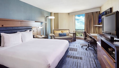 Deluxe Room, 1 King Bed, Accessible, Bathtub