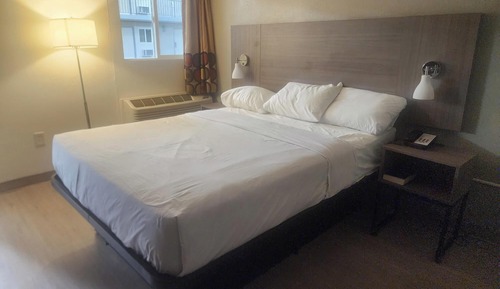 Standard Studio, 1 King Bed, Refrigerator & Microwave