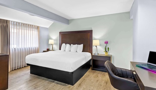 Suite, Multiple Beds, Non Smoking (with Sofabed, Full Kitchen)
