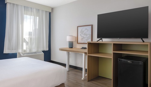 Room, 1 Queen Bed, Accessible (Mobility, Roll-In Shower)
