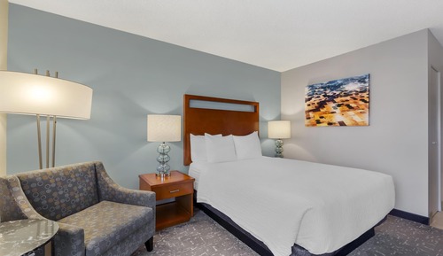 Standard Room, 1 Queen Bed, Accessible, Bathtub