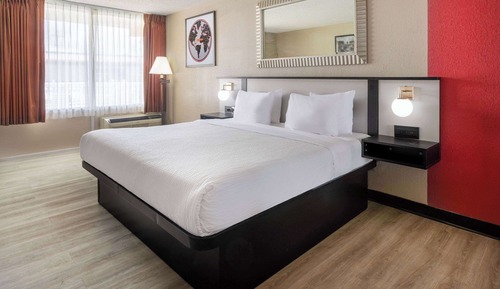 Studio Suite, 1 King Bed, Non Smoking