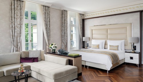 Junior Suite, Corner