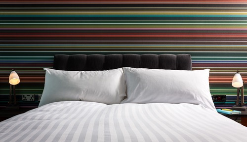 Club Room (FREE Gym & Pool Access)