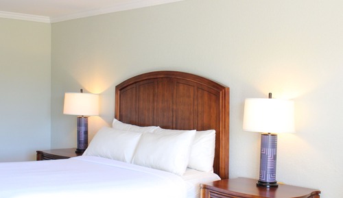 Room, 1 Queen Bed, Mobility Accessible, Courtyard View