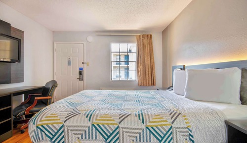 Standard Room, 1 King Bed, Accessible, Non Smoking