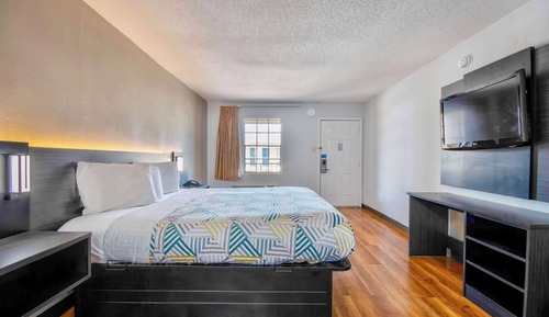 Standard Room, 1 King Bed, Smoking