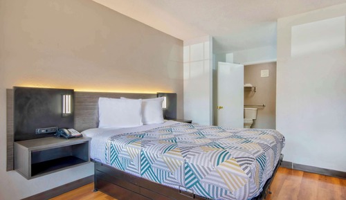 Standard Room, 1 Queen Bed, Accessible, Non Smoking
