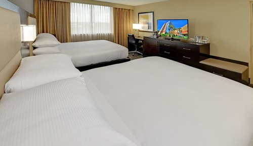 Room, 2 Queen Beds, Accessible (Mobility & Hearing, Roll-in Shower)