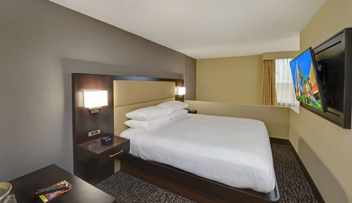 Room, 1 King Bed (Townhouse)