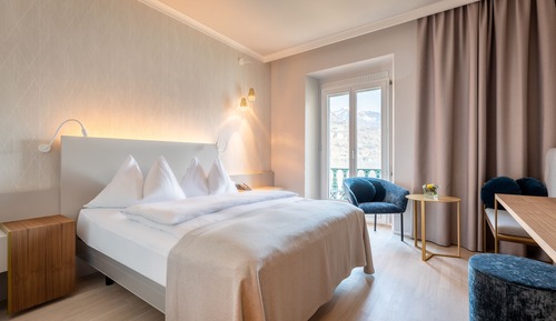 Superior Double Room with Queen Size Bed, lake view and balcony