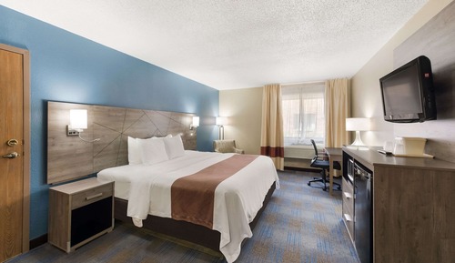 Suite, 1 King Bed with Sofa bed, Non Smoking