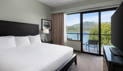 Executive Studio Suite, 1 King Bed, Balcony, River View (No pets/No guests under 21)