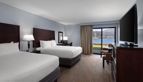 Deluxe Room, 2 Queen Beds, Bathtub, River View (Pet Friendly by Request)