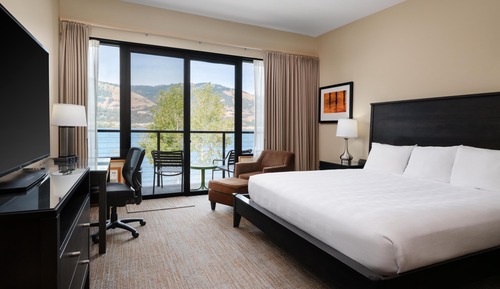 Executive Room, 1 King Bed, Balcony, River View (No pets/No guests under 21)