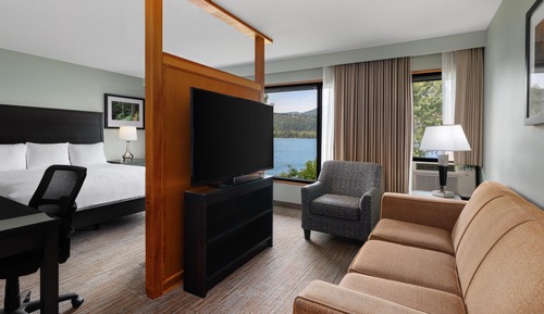 Studio Suite, 1 King Bed, River View (Shower Only, Picture window, No pets)