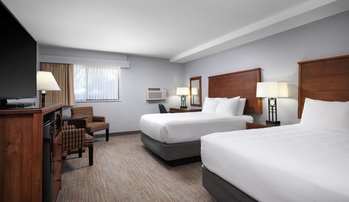 Standard Room, 2 Queen Beds, Bathtub (Sub Level, No Pets)