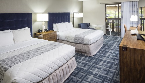 Room, 2 Queen Beds, Poolside