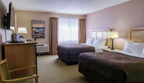 Room (Double Queen Downstairs)