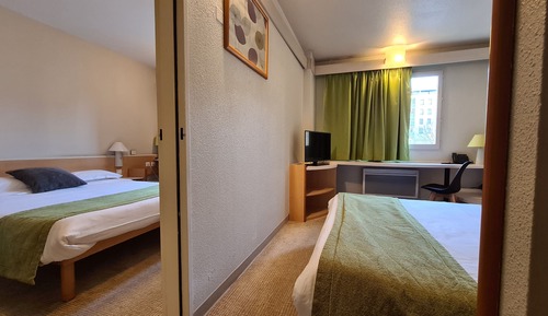 Room, Connecting Rooms