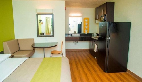 Deluxe Room, 1 King Bed, Smoking, Kitchenette
