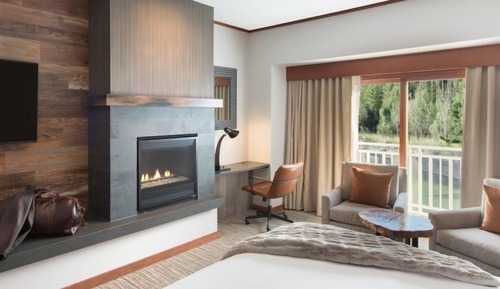 Room, 1 King Bed, Balcony (Riverside)
