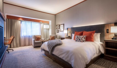 Classic Room, 1 King Bed, Mobility Accessible