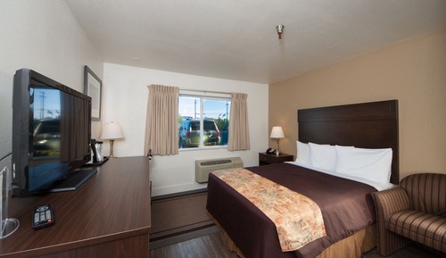 Suite, 1 King Bed, Non Smoking, Mountain View (Separate Living Room)