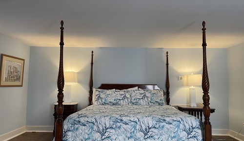 Room, 1 King Bed (401), Stairs Required