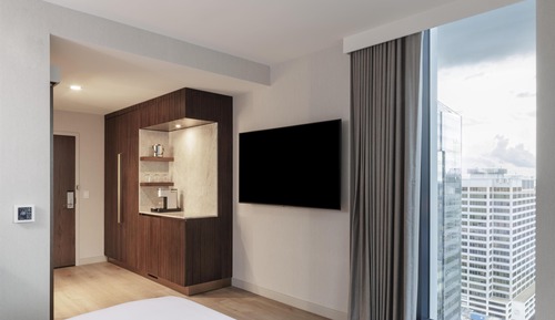 Room, 1 King Bed,Corner