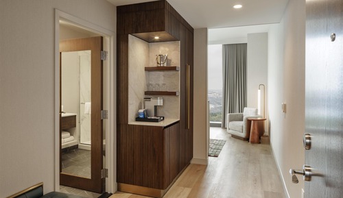 Room, 1 King Bed, Corner (View)