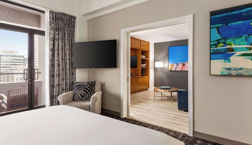 Junior Suite, 1 King Bed, City View
