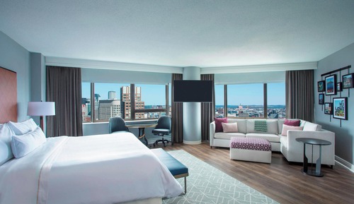 Studio Suite, 1 King Bed, City View, Corner