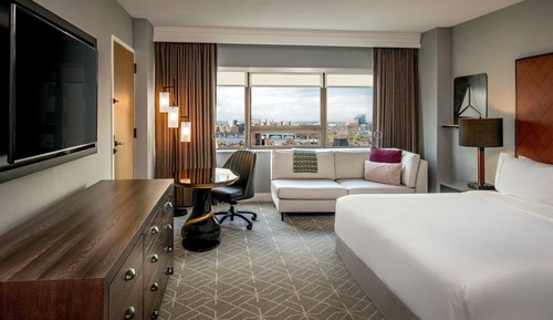 Room, 1 King Bed, River View