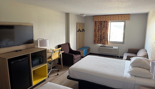 Deluxe Room, 2 Queen Beds, Non Smoking