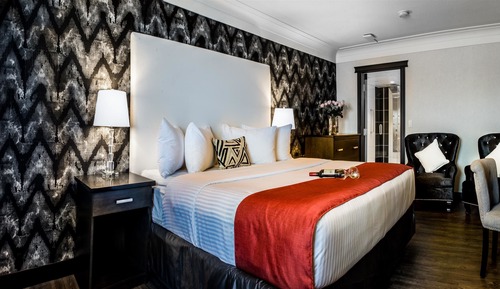 Suite, 1 King Bed, Non Smoking, Jetted Tub (Living Room;with Sofabed)