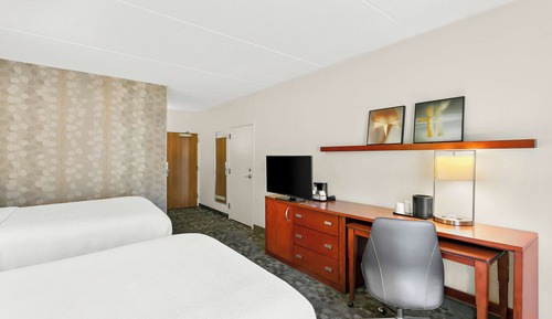 Room, 2 Queen Beds, Accessible (Mobility/Hearing Tub)