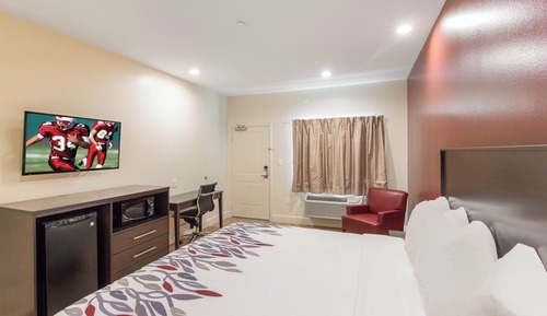 Premium Room, 1 King Bed (Upgraded Bedding & Snack, Smoke Free)