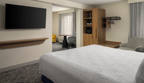 Suite, 1 King Bed, Accessible (Hearing)