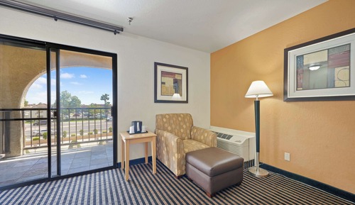 Suite, 1 Queen Bed, Non Smoking, Balcony